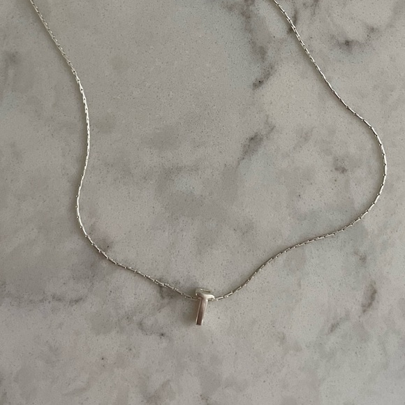 ‘T’ initial necklace - Picture 6 of 6